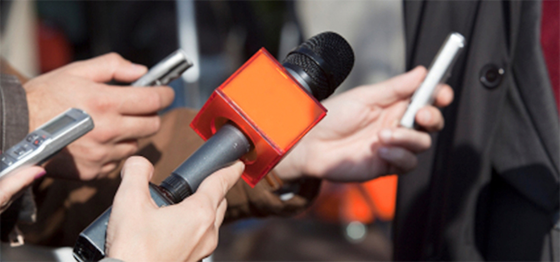 Relationniste et journaliste, oui, c’est possible.